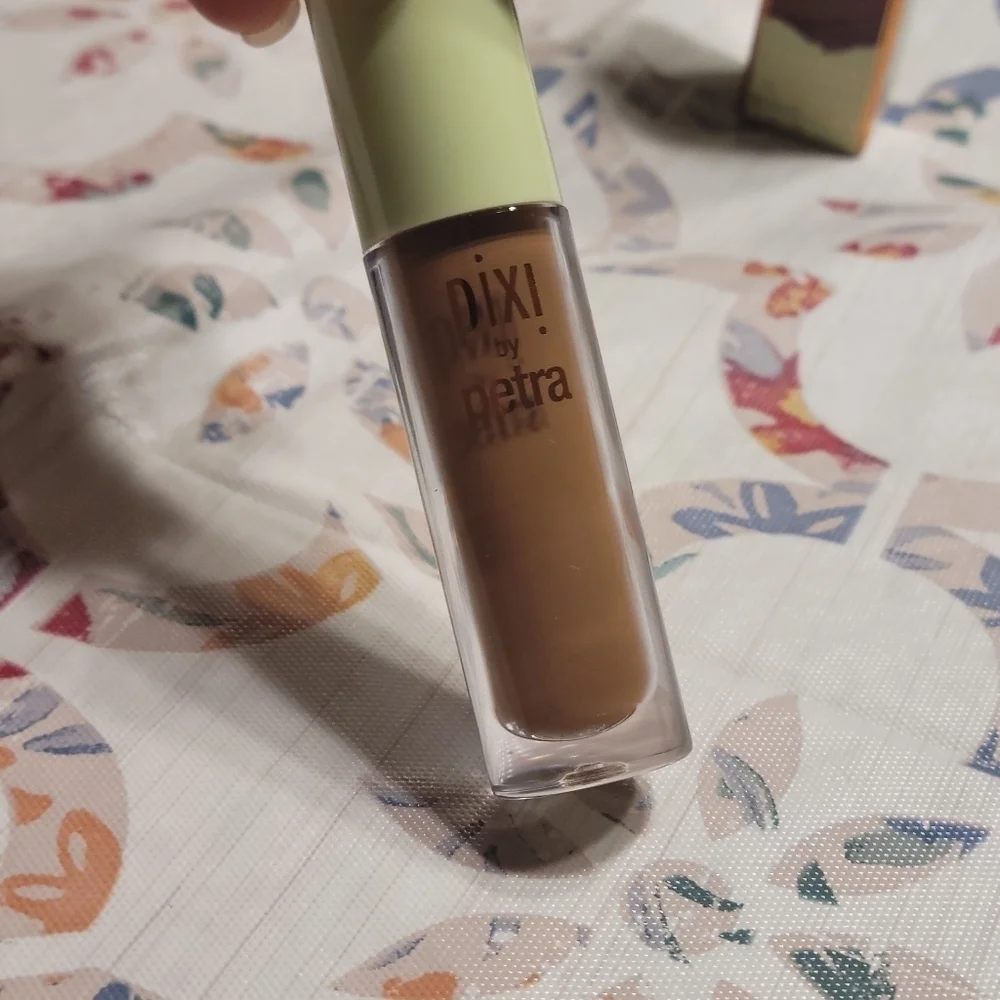 Pixi by Petra Pat away  concealing Base in Espresso